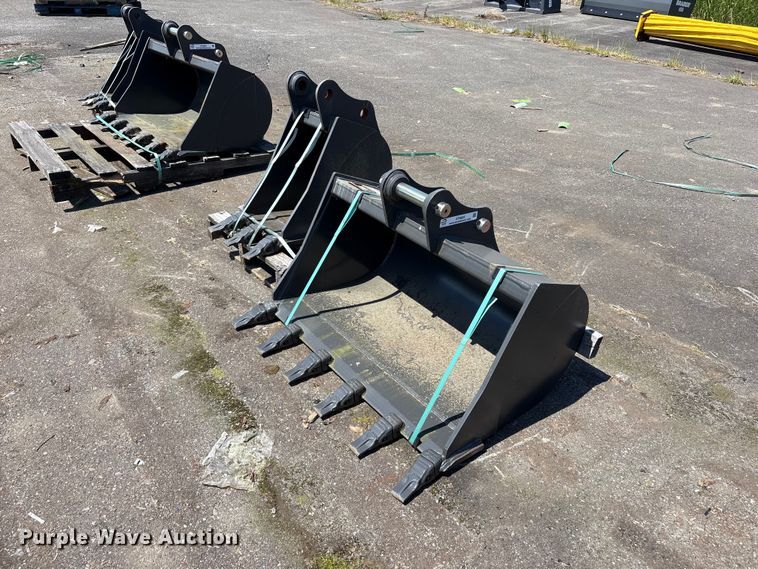 (2) CNH Industrial CNH33.37 excavator buckets