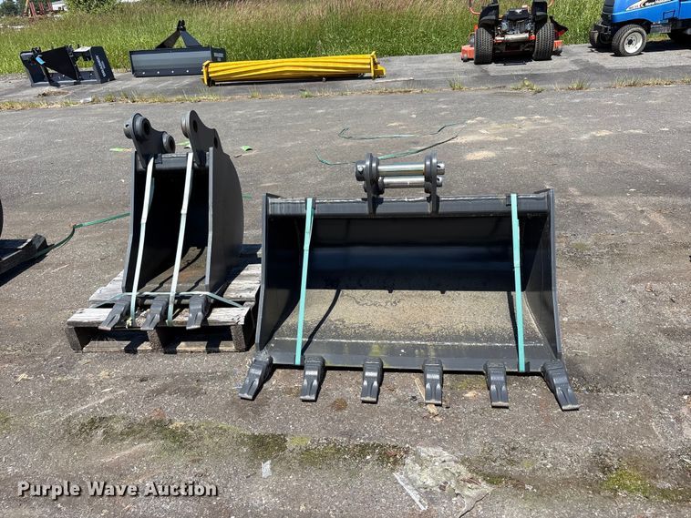 image for item ET0653 (2) CNH Industrial CNH33.37 excavator buckets