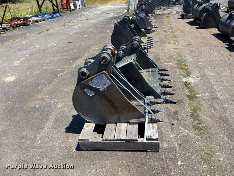 image for item ET0653 (2) CNH Industrial CNH33.37 excavator buckets