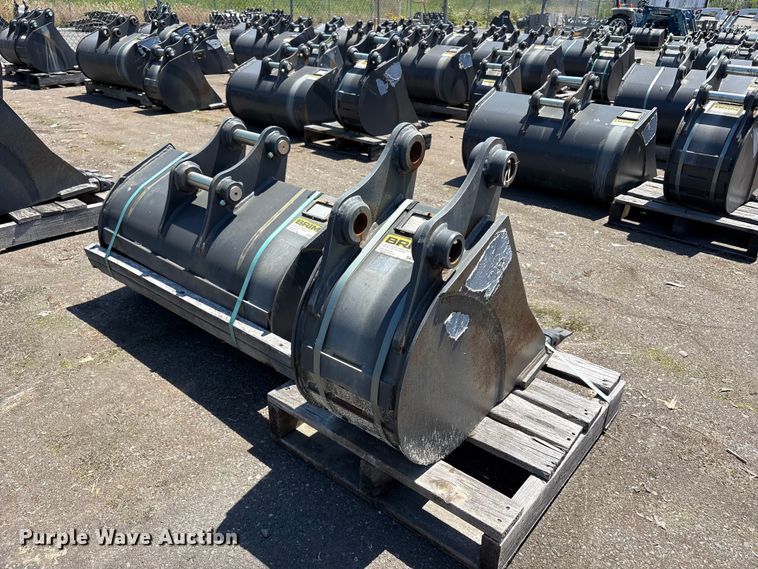 image for item ET0653 (2) CNH Industrial CNH33.37 excavator buckets