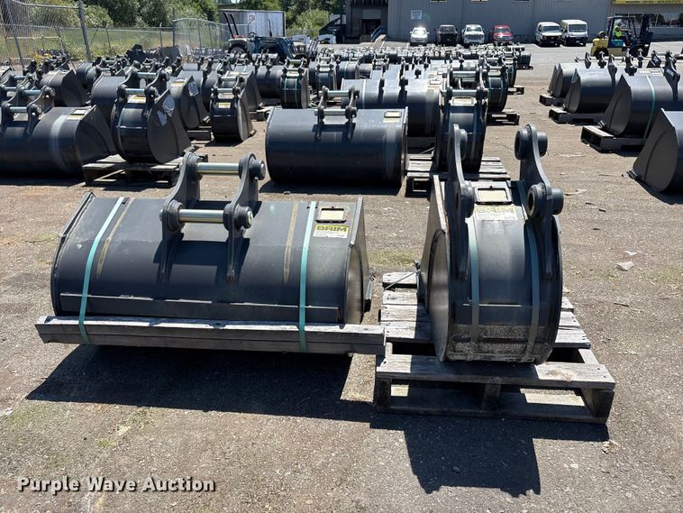 image for item ET0653 (2) CNH Industrial CNH33.37 excavator buckets