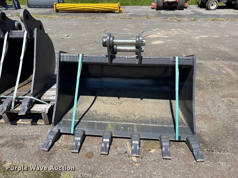 image for item ET0653 (2) CNH Industrial CNH33.37 excavator buckets