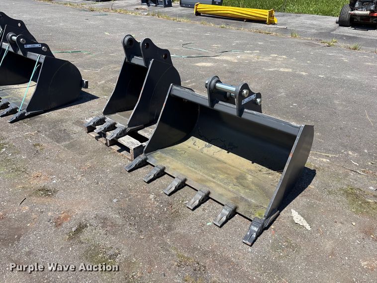 image for item ET0654 (2) CNH Industrial CNH33.37 excavator buckets