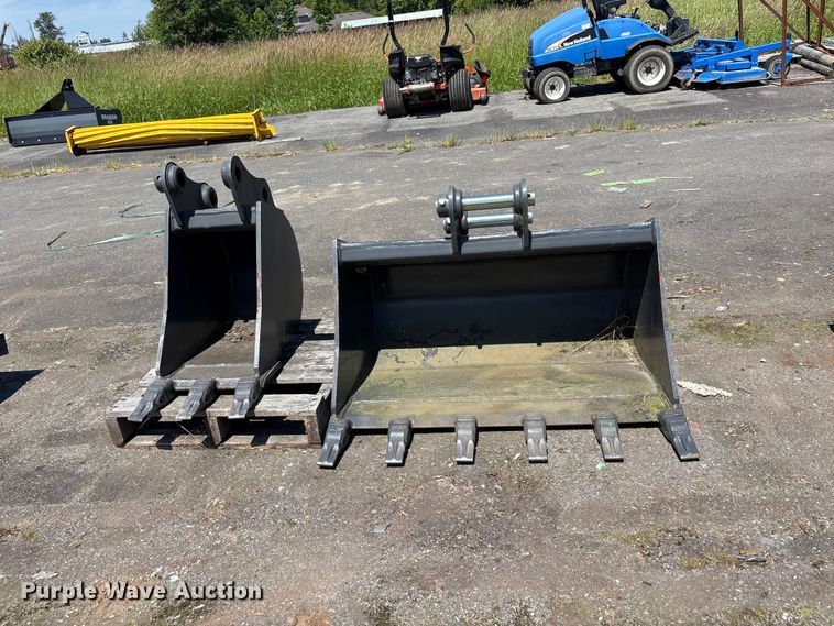 image for item ET0654 (2) CNH Industrial CNH33.37 excavator buckets
