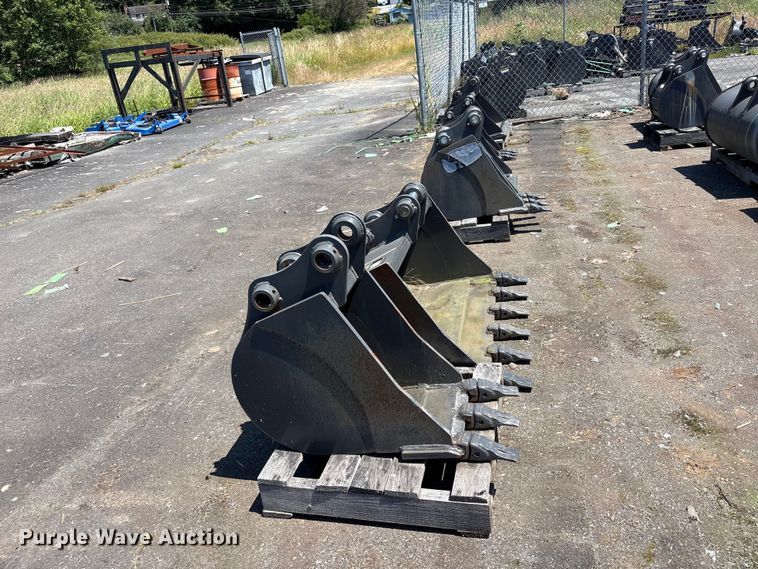 image for item ET0654 (2) CNH Industrial CNH33.37 excavator buckets