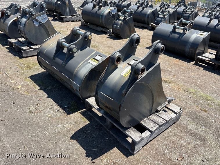 image for item ET0654 (2) CNH Industrial CNH33.37 excavator buckets
