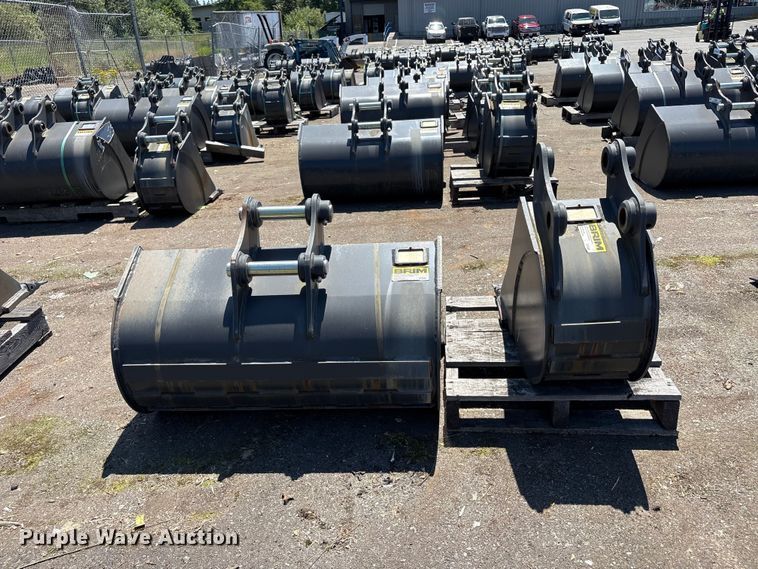image for item ET0654 (2) CNH Industrial CNH33.37 excavator buckets