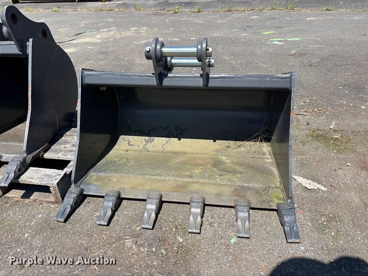 image for item ET0654 (2) CNH Industrial CNH33.37 excavator buckets