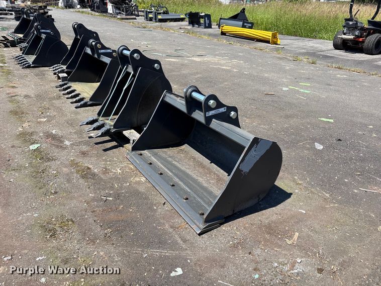 image for item ET0655 (2) CNH Industrial excavator buckets