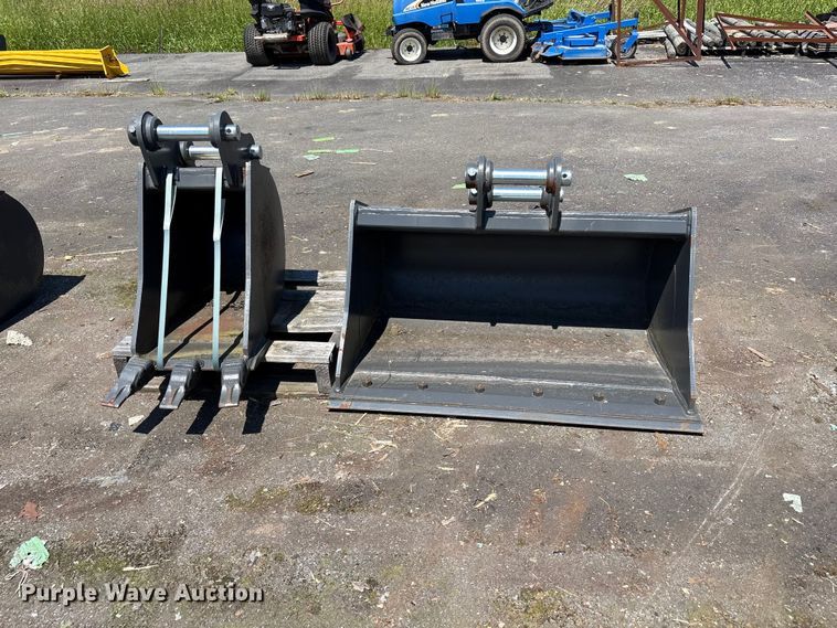 image for item ET0655 (2) CNH Industrial excavator buckets