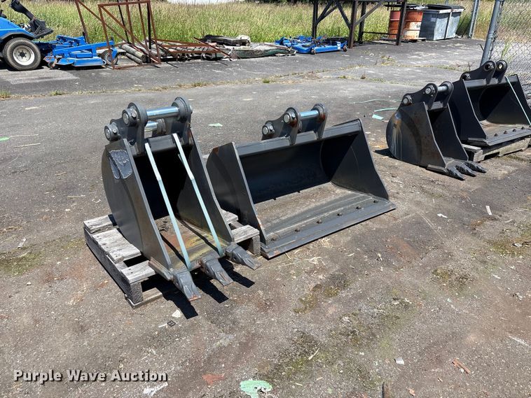 image for item ET0655 (2) CNH Industrial excavator buckets