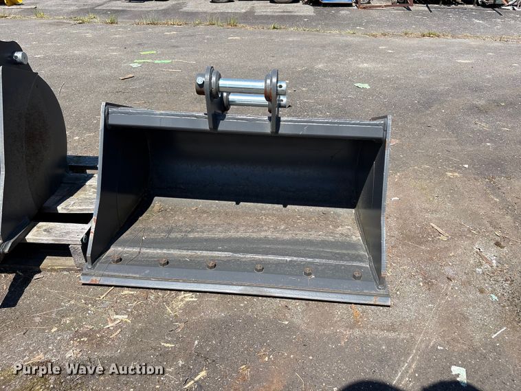 image for item ET0655 (2) CNH Industrial excavator buckets