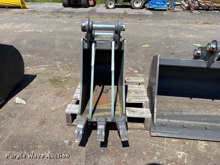 image for item ET0655 (2) CNH Industrial excavator buckets