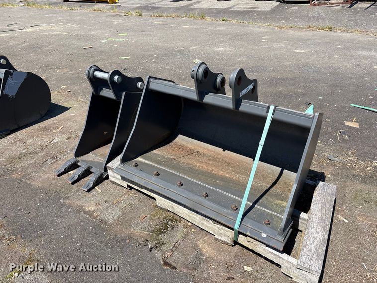 image for item ET0656 (2) CNH Industrial CNH33.37 excavator buckets