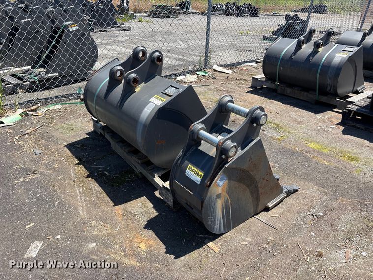 image for item ET0656 (2) CNH Industrial CNH33.37 excavator buckets