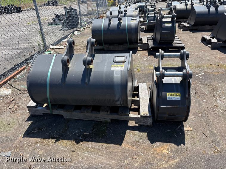 image for item ET0656 (2) CNH Industrial CNH33.37 excavator buckets