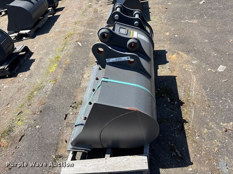 image for item ET0656 (2) CNH Industrial CNH33.37 excavator buckets