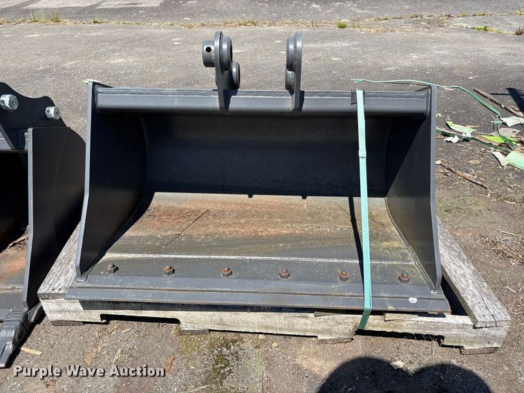 image for item ET0656 (2) CNH Industrial CNH33.37 excavator buckets