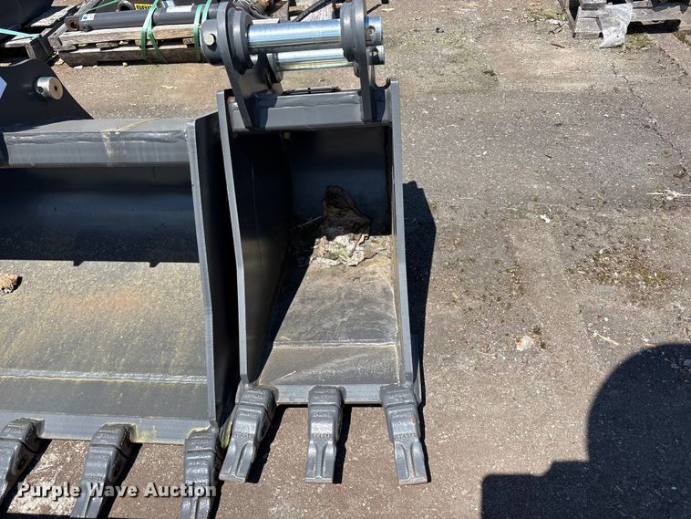 image for item ET0658 CNH Industrial CNH33.37 excavator attachments