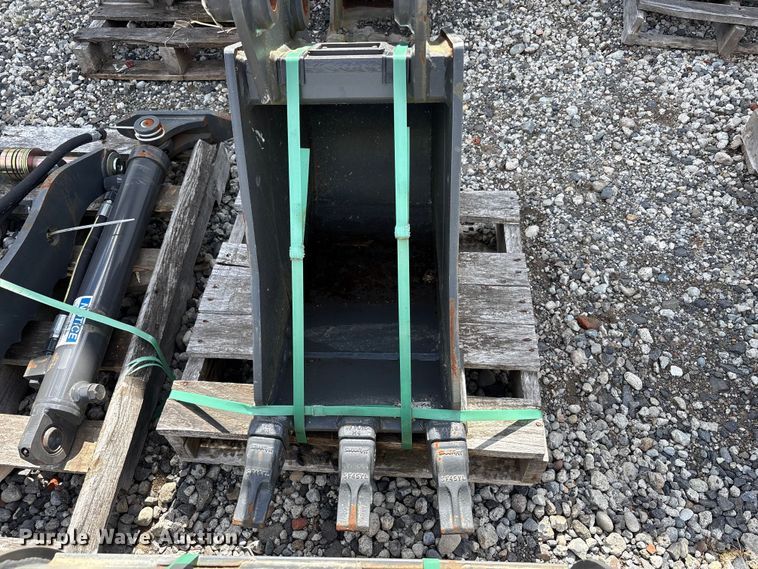 image for item ET0660 CNH Industrial CNH33.37 excavator attachments