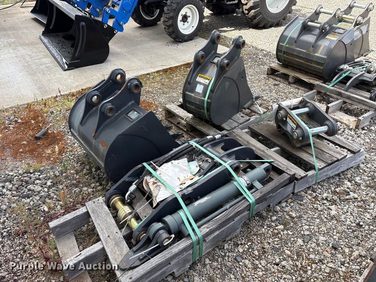 image for item ET0661 CNH Industrial CNH33.37 excavator attachments