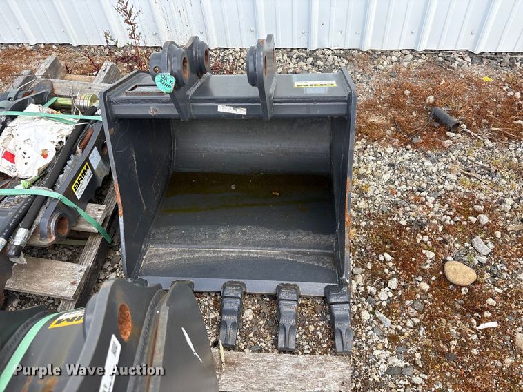 image for item ET0661 CNH Industrial CNH33.37 excavator attachments