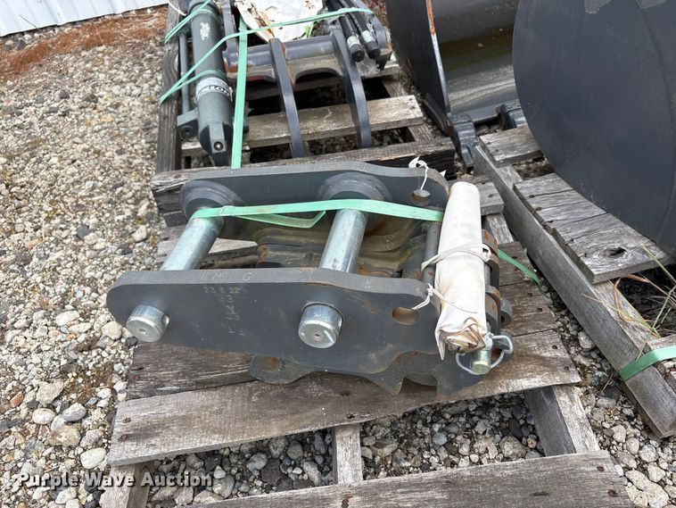 image for item ET0661 CNH Industrial CNH33.37 excavator attachments