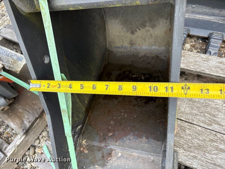 image for item ET0661 CNH Industrial CNH33.37 excavator attachments