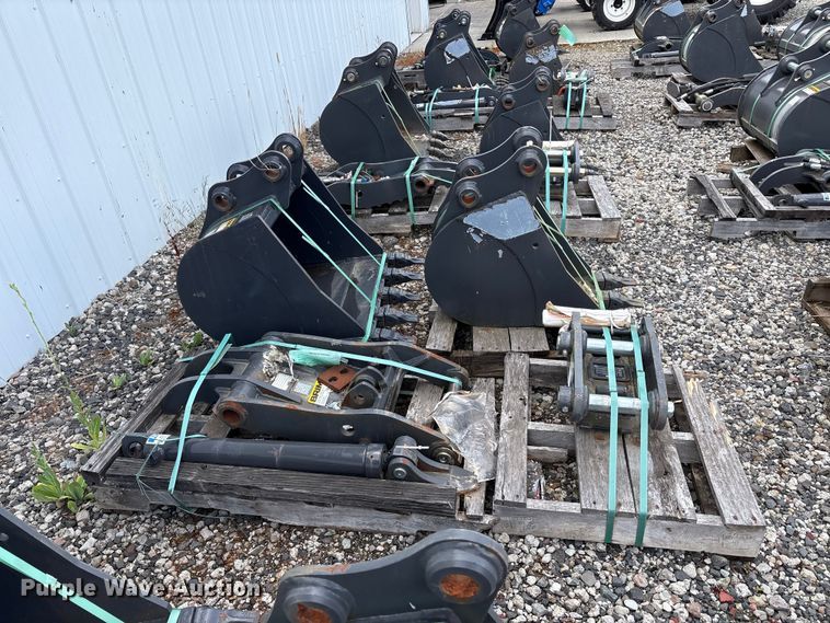 image for item ET0662 CNH Industrial CNH33.37 excavator attachments