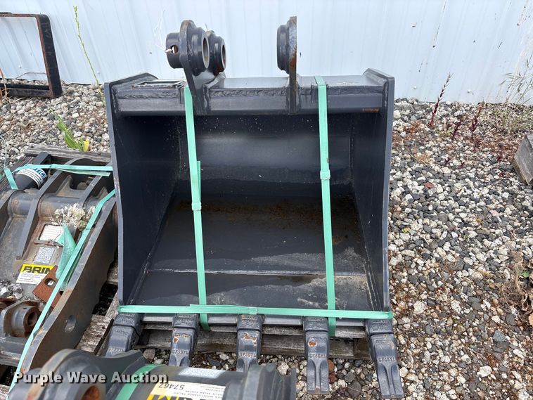 image for item ET0662 CNH Industrial CNH33.37 excavator attachments