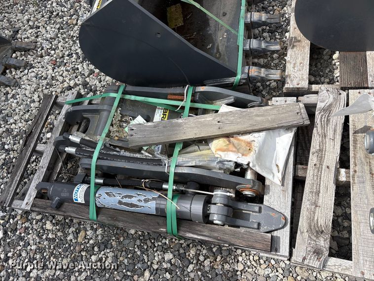 image for item ET0664 CNH Industrial CNH33.37 excavator attachments