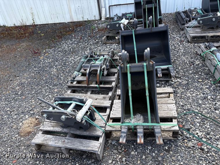image for item ET0665 CNH Industrial CNH33.37 excavator attachments