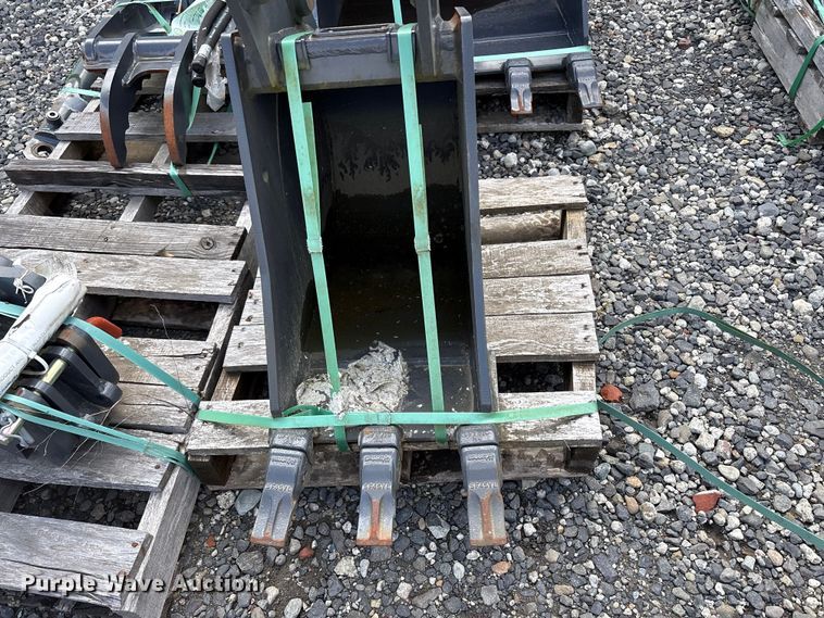 image for item ET0665 CNH Industrial CNH33.37 excavator attachments