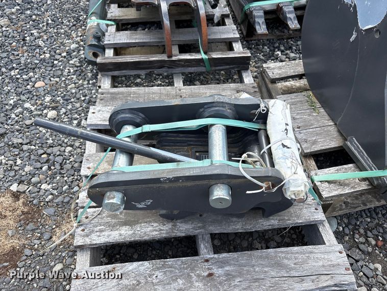 image for item ET0665 CNH Industrial CNH33.37 excavator attachments