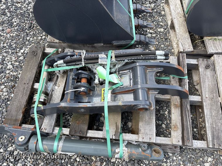 image for item ET0665 CNH Industrial CNH33.37 excavator attachments