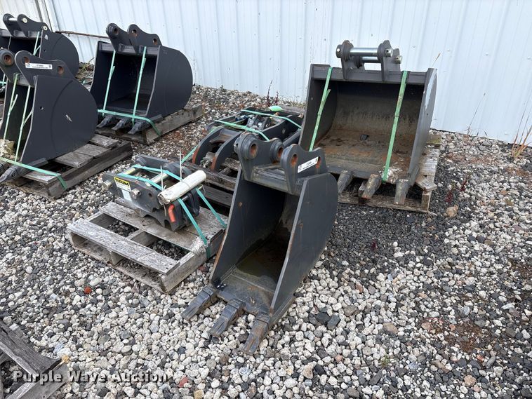 CNH Industrial CNH33.37 excavator attachments