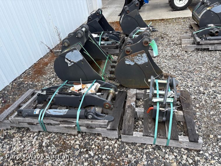 image for item ET0669 CNH Industrial CNH33.37 excavator attachments