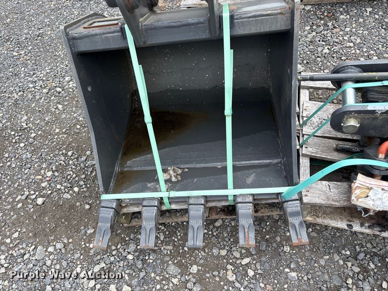 image for item ET0670 CNH Industrial CNH33.37 excavator attachments