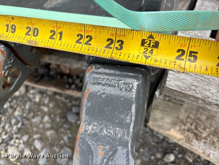 image for item ET0670 CNH Industrial CNH33.37 excavator attachments