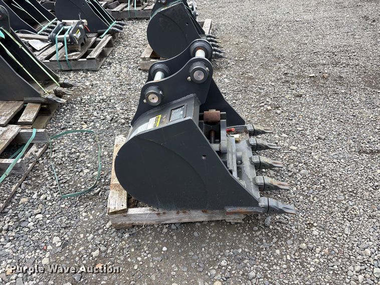 image for item ET0671 CNH Industrial CNH33.37 excavator attachments