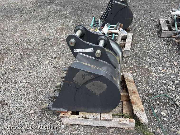 image for item ET0671 CNH Industrial CNH33.37 excavator attachments
