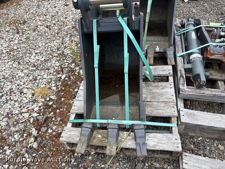 image for item ET0674 CNH Industrial CNH33.37 excavator attachments