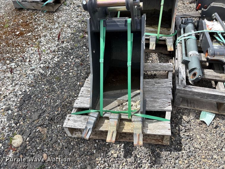 image for item ET0675 CNH Industrial CNH33.37 excavator attachments