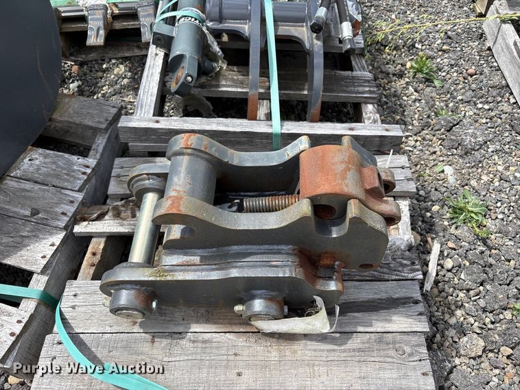 image for item ET0677 CNH Industrial CNH33.37 excavator attachments