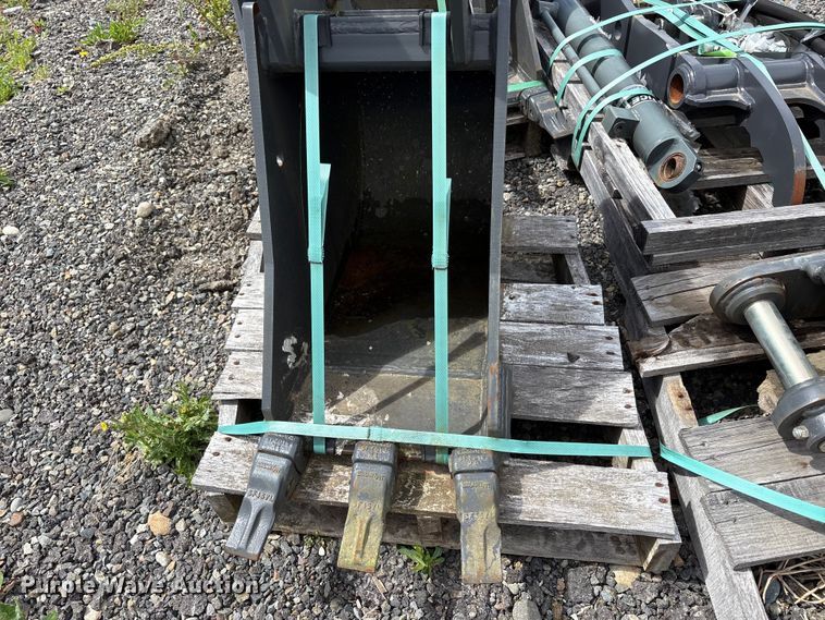 image for item ET0677 CNH Industrial CNH33.37 excavator attachments