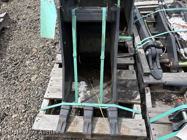 image for item ET0680 CNH Industrial CNH33.37 excavator attachments