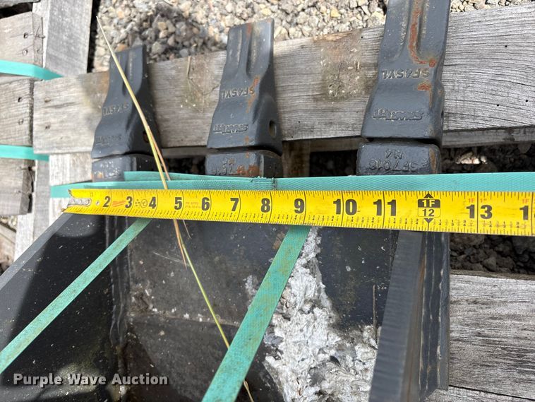 image for item ET0680 CNH Industrial CNH33.37 excavator attachments