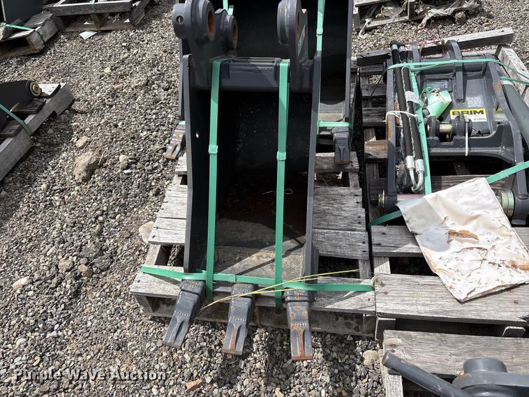 image for item ET0681 CNH Industrial CNH33.37 excavator attachments