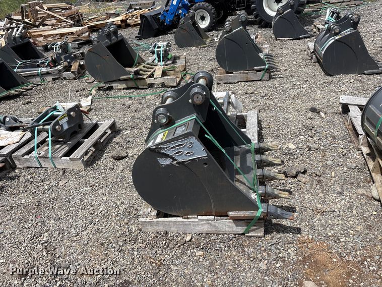 image for item ET0682 CNH Industrial CNH33.37 excavator attachments