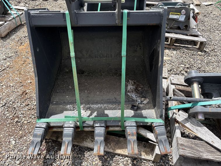 image for item ET0683 CNH Industrial CNH33.37 excavator attachments